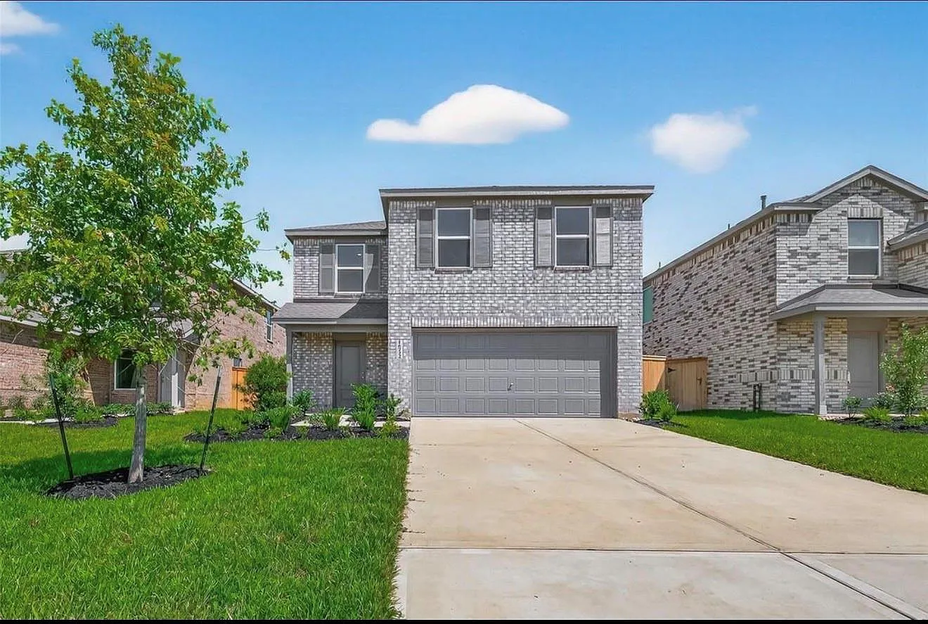 4 bed, 2.5 bath, 2280 sqft, $1,950 — Photo 1