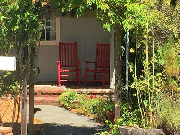 4th image of 430 Redwood Ave