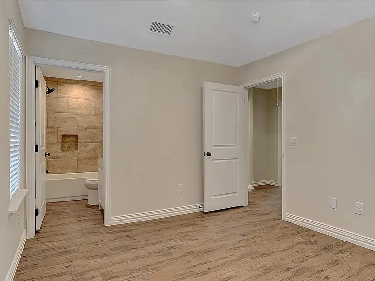 925 N Barrett Ave — Photo 6