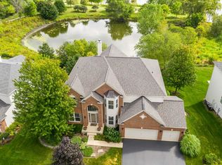 785 Crosswind Ln, Lindenhurst, IL 60046