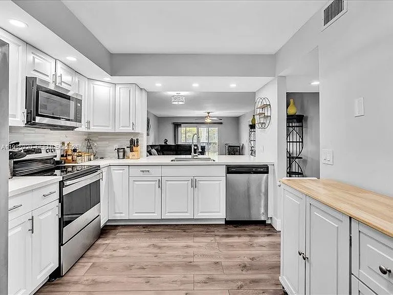 12500 SW 5th Ct #208M — Photo 5