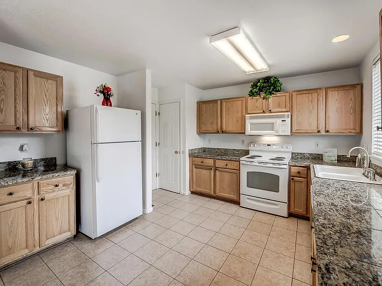 9741 Saybrook St — Photo 11