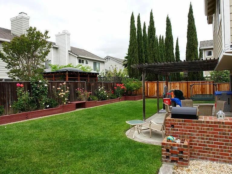 3565 Cade Dr — Photo 2