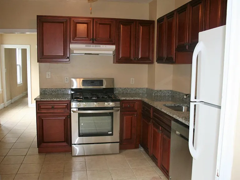 155 Jackson Ave — Photo 4