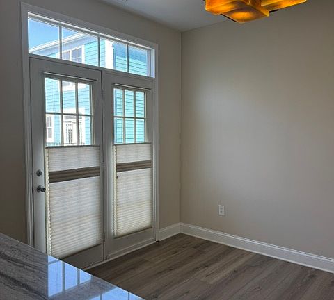 5th image of 304 E 10th St