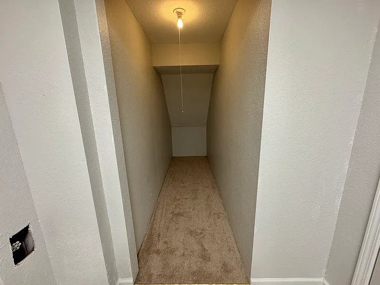 1412 SW Highland Dr — Photo 17
