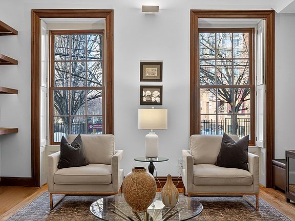 4th image of 121 Grand St #2