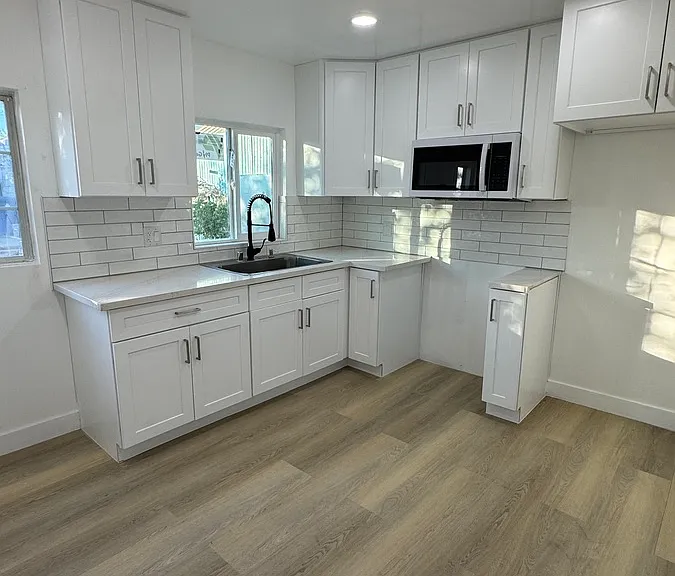 1003 N Clement St — Photo 2