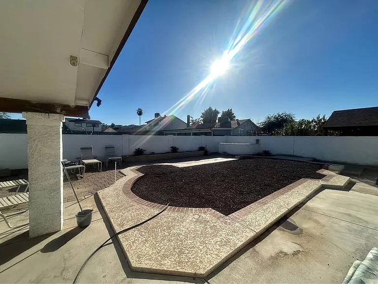 4025 E Saint Charles Ave — Photo 10