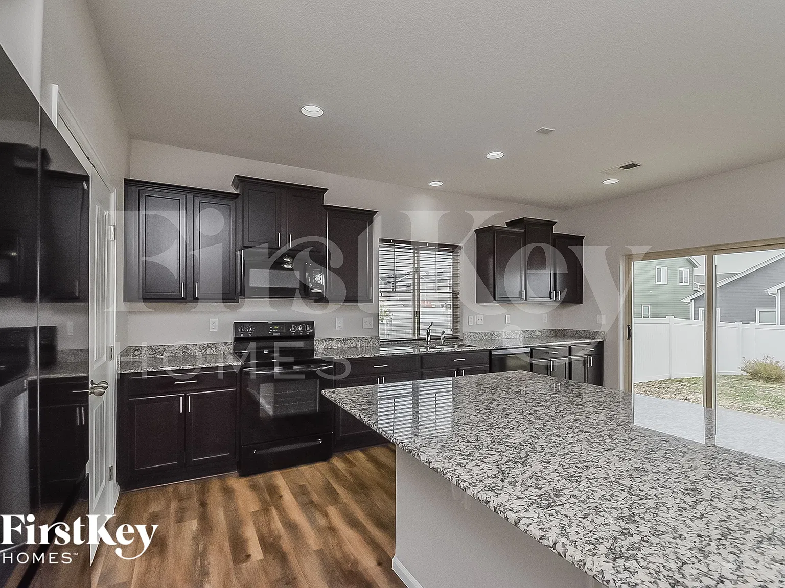 3 bed, 2.5 bath, 2272 sqft, $3,065 — Photo 4