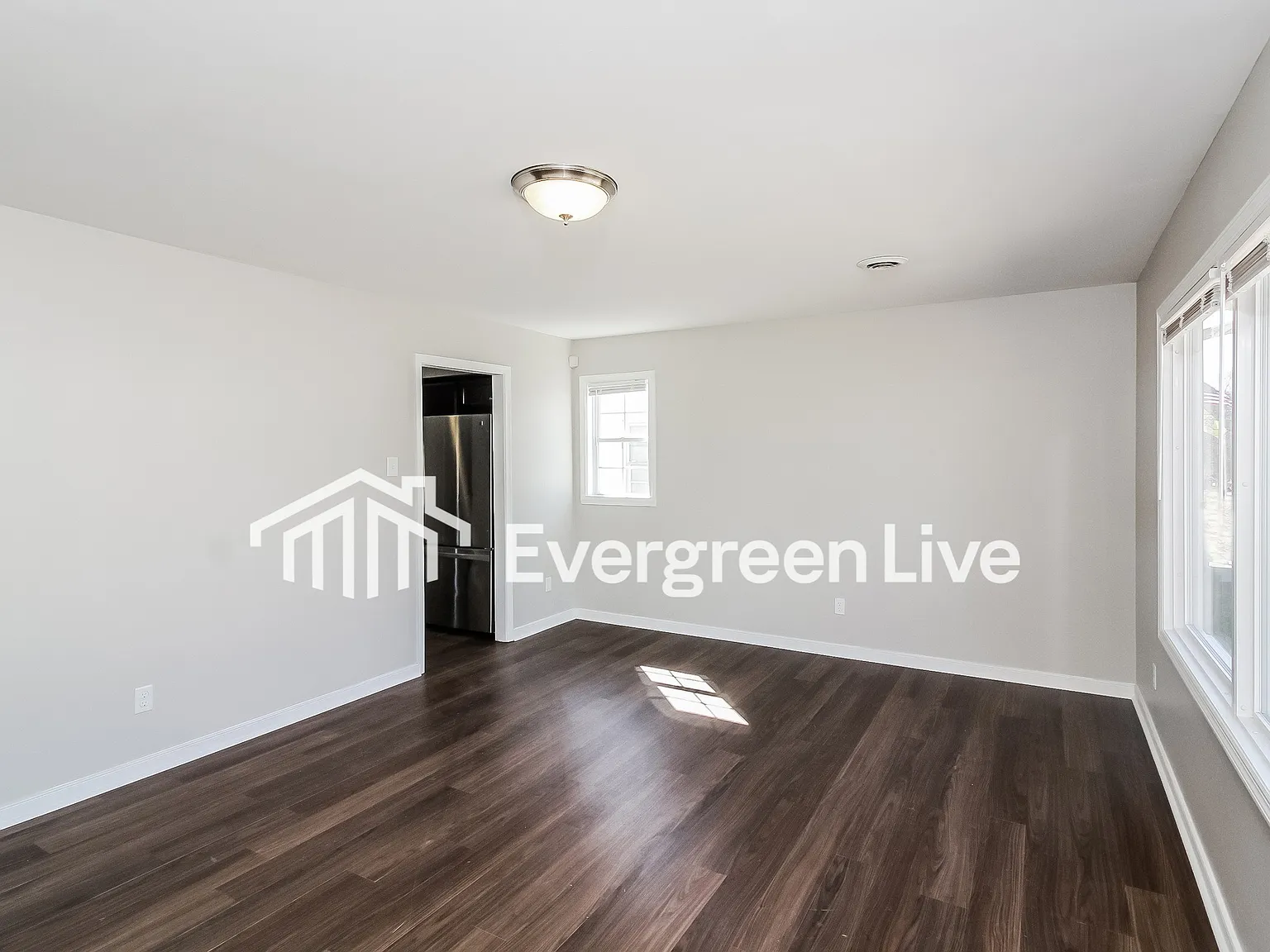 3 bed, 1.0 bath, 980 sqft, $1,645 — Photo 3