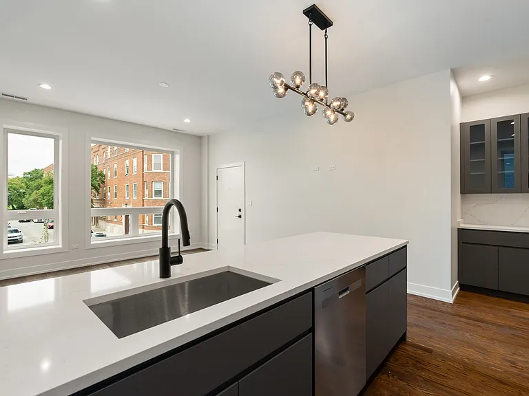 416 E 50th Pl #1W — Photo 10