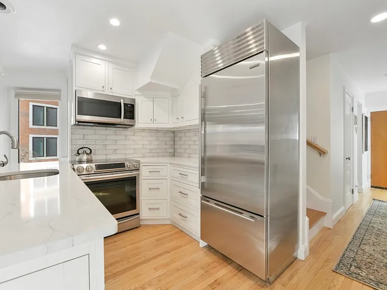 230 Independence Dr #6D — Photo 2
