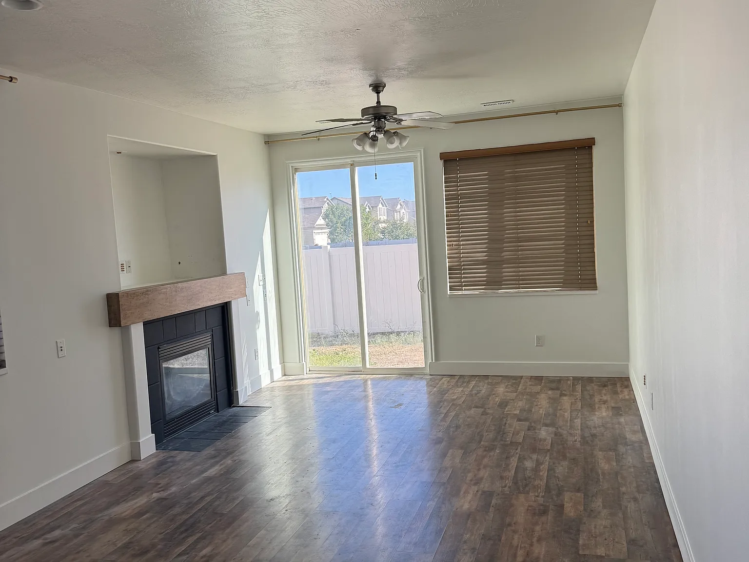 3 bed, 1161 sqft, $2,450 — Photo 3