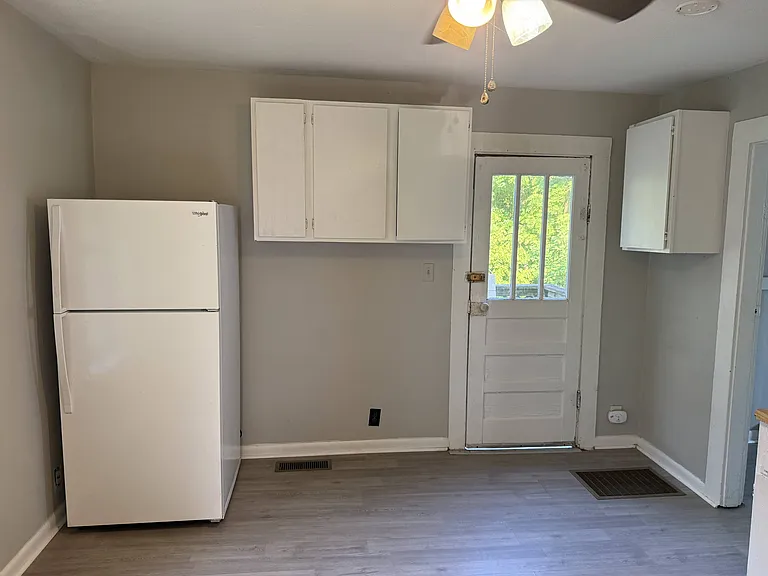 221 Sunset Ave — Photo 4