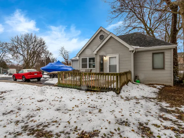 5421 Cleveland Dr, McHenry, IL 60050