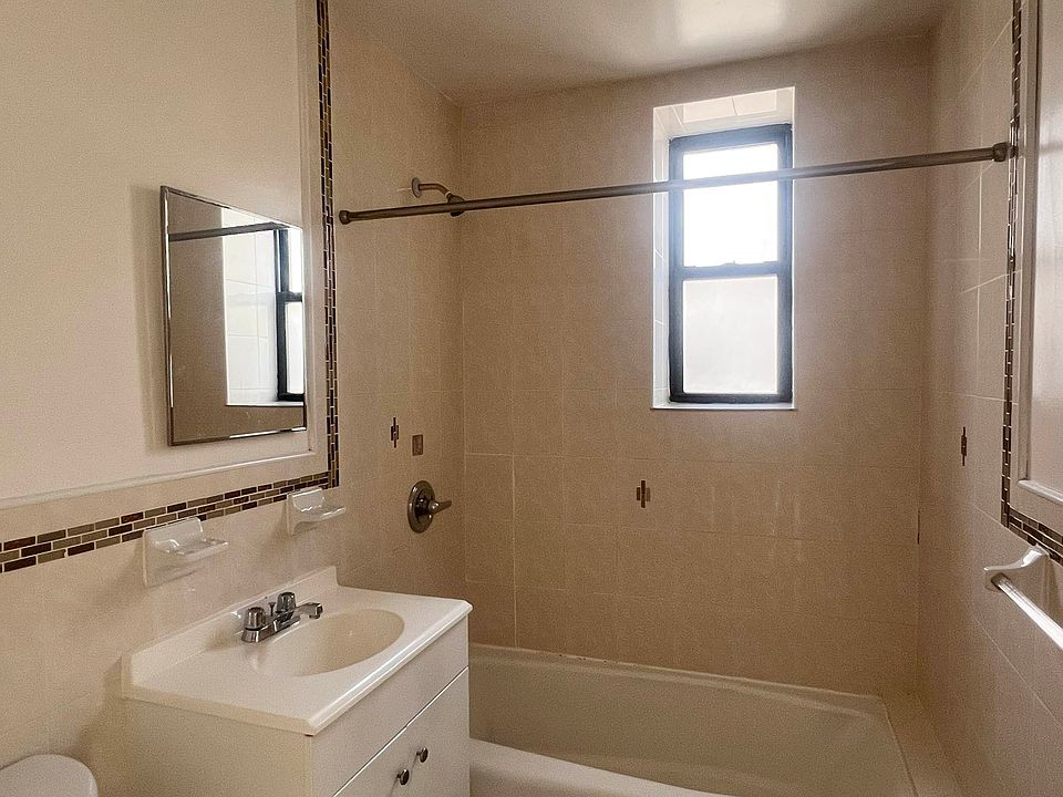 2nd image of 6264 Saunders St #3S
