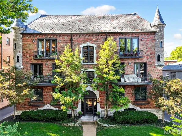 7520 Buckingham Dr APT 1E, Saint Louis, MO 63105