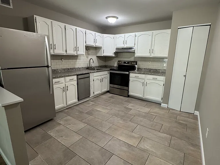 511 Monroe St #3 — Photo 5