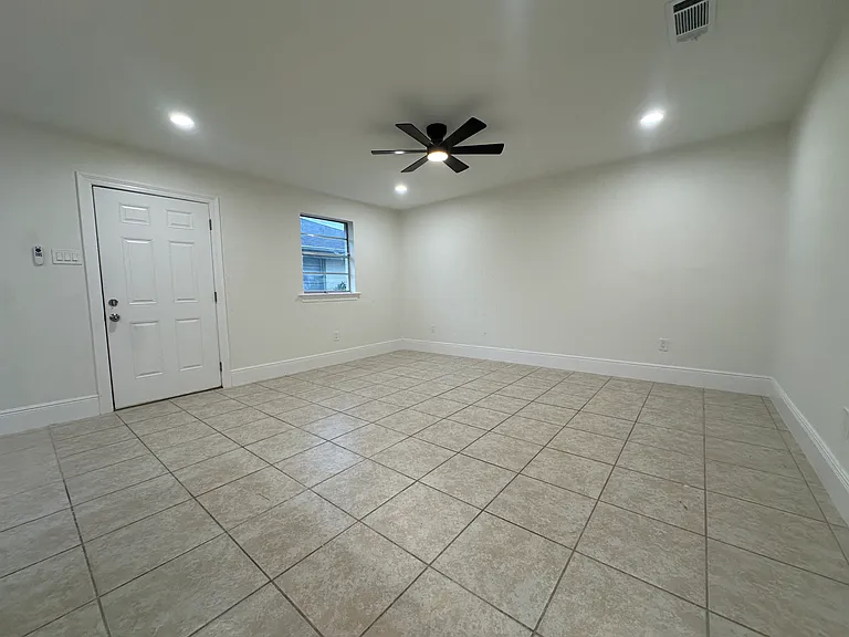 2723 Longwood Dr — Photo 12