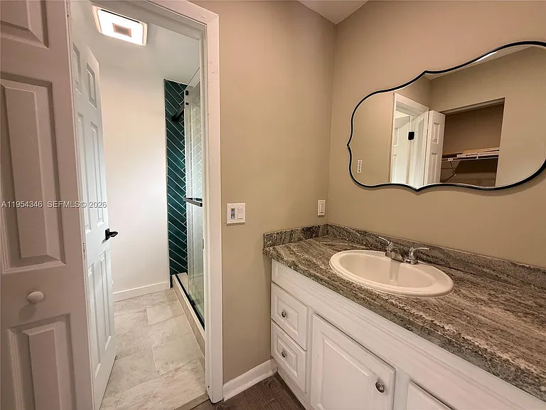 2550 N Nob Hill Rd — Photo 11