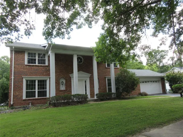 1540 Woodroyal East Dr, Chesterfield, MO 63017
