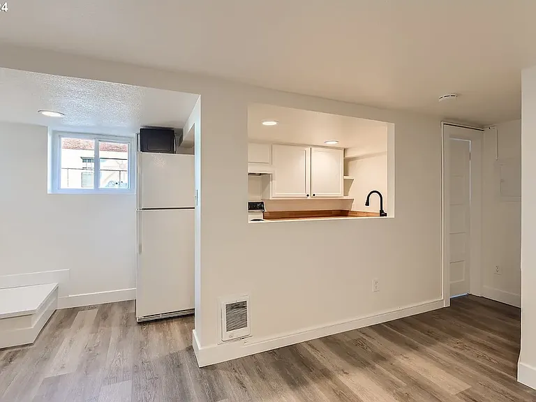 1112 Harrison St #1 — Photo 2