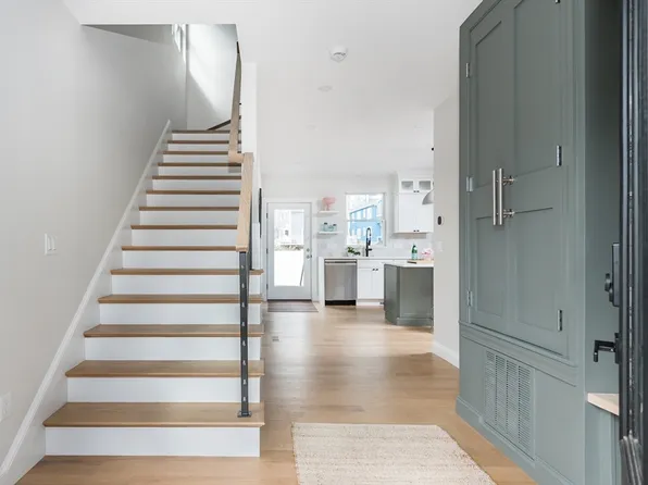 10 Gordon Rd, Arlington, MA 02474