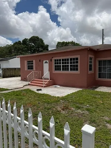 9230 NW 16th Ave Photo 1