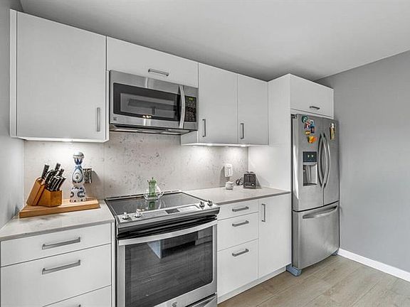 3rd image of 110 Live Oak Ln #110