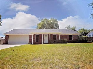 920 S Jefferson St, Pilot Point, TX 76258