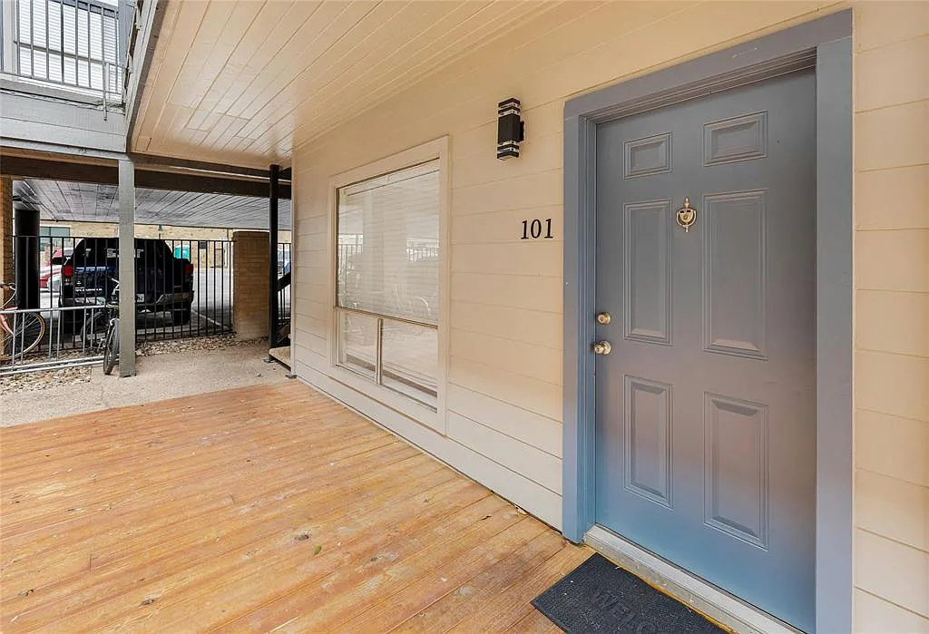 908 Poplar St Apt 101 — Photo 1