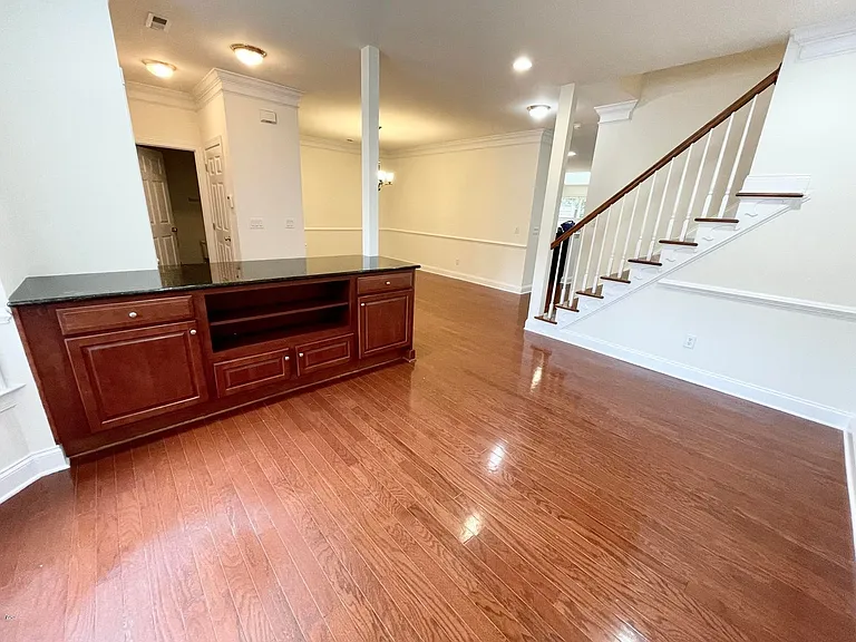 9519 Dellbrook Ct — Photo 3