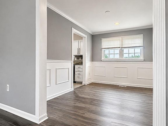 3rd image of 206 Mountain View Ct