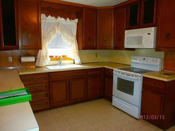 3rd image of 212 Woodlawn Ave