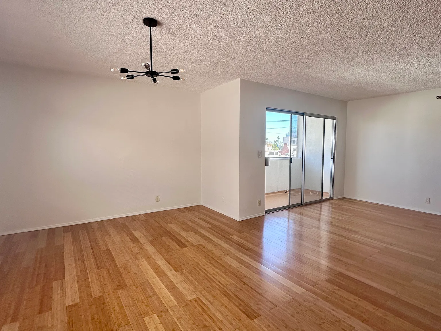 2 bed, 900 sqft, $3,795 — Photo 3