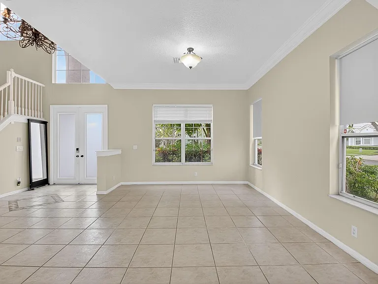 22194 Braddock Pl — Photo 11