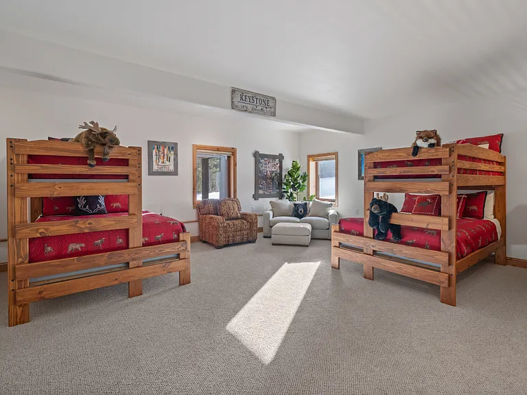 234 Solomons Ln — Photo 16