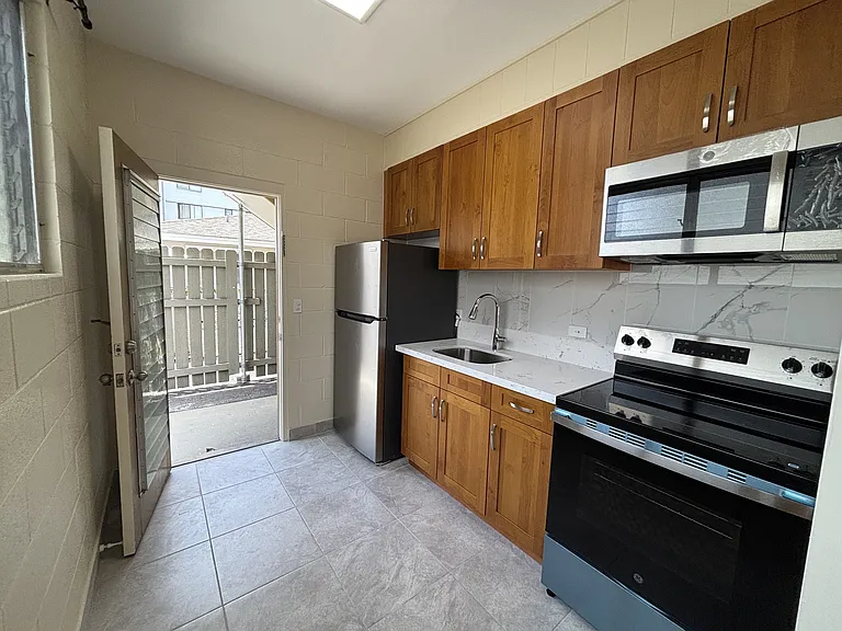 1323 Matlock Ave #1 — Photo 2