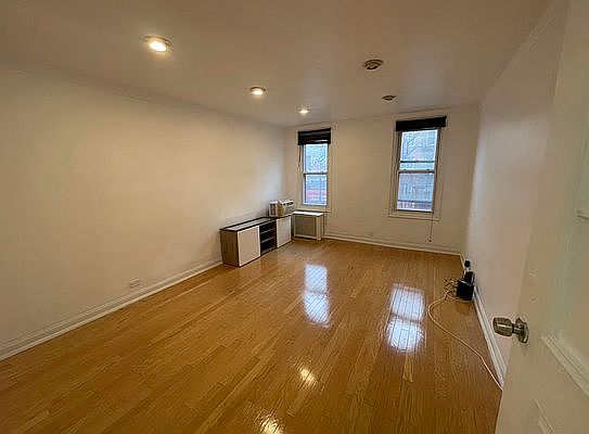 1st image of 4333 48th St APT 3