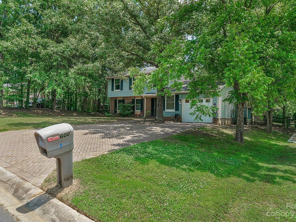 1st image of 600 Vista Grande Cir
