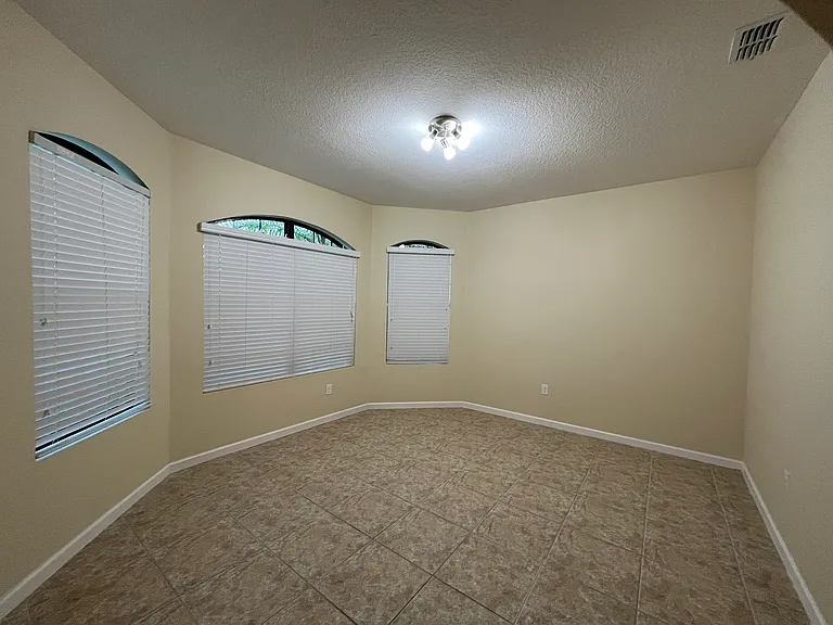 215 Sirius Ct — Photo 3