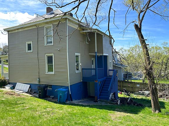 3rd image of 604 Elm Ave SE