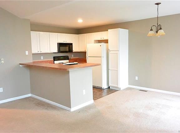 2nd image of 10211 Chesapeake Cir #1