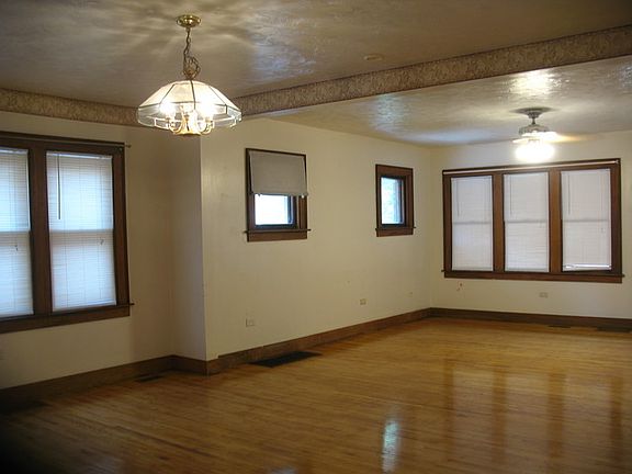 3rd image of 1412 S Newton Ave