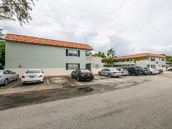 2nd image of 1300 NE 3rd St APT 27