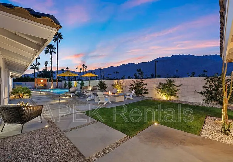 945 N Buttonwillow Cir — Photo 16