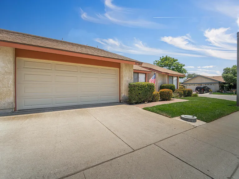 37202 Village 37 — Photo 2