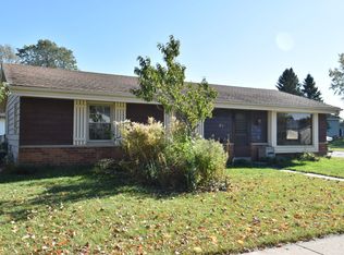 8600 S Sharon Dr, Oak Creek, WI 53154