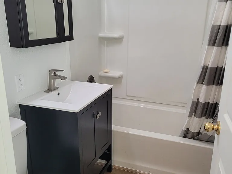 1554 Houston Ave — Photo 5